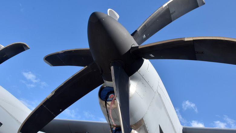 Propeller blades sa closeup view na ginagamit ng mga turboprop engine